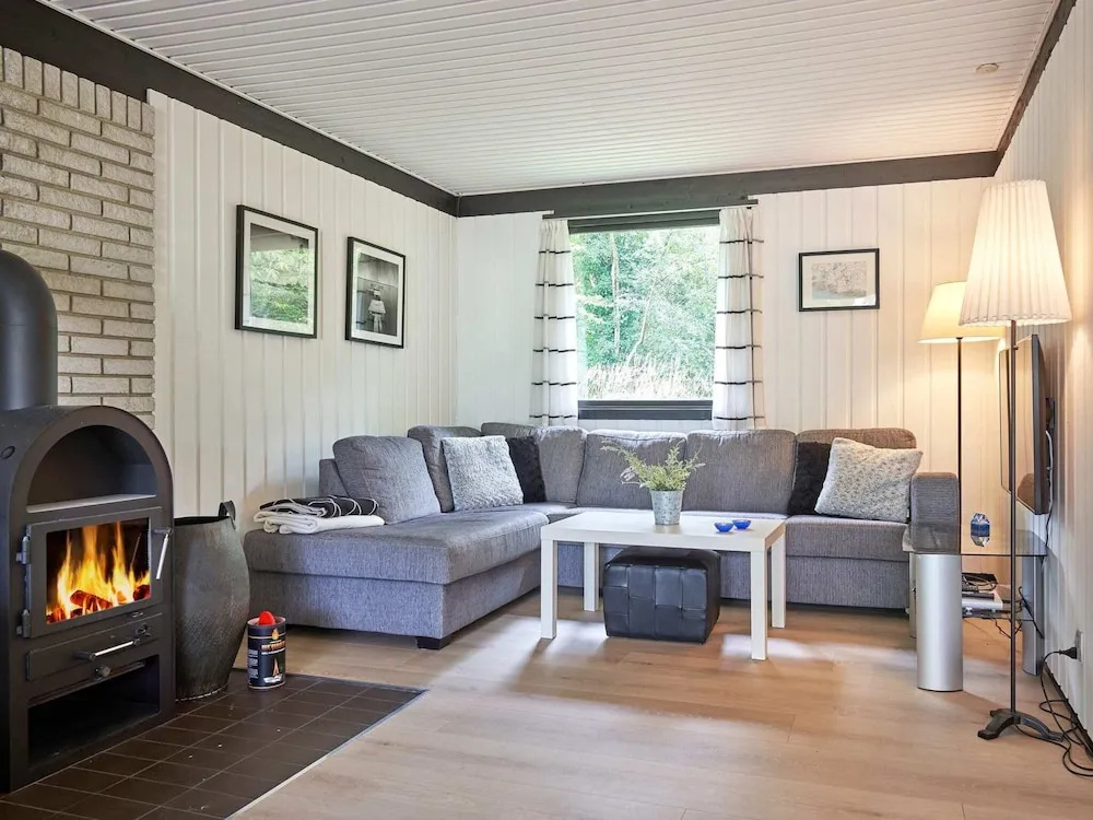 Amazing Holiday Home in Aakirkeby near Sea