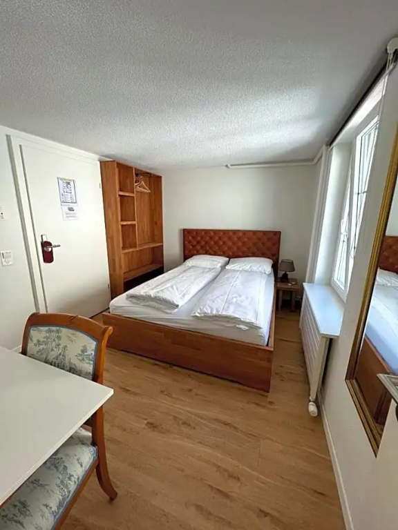 Economy room