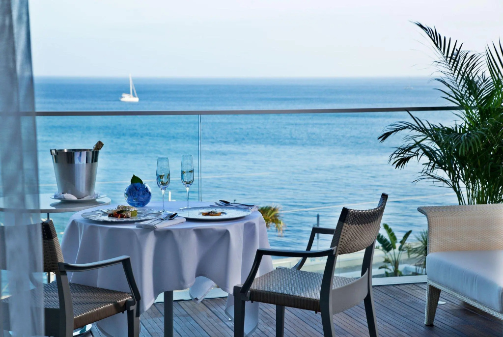 Suite with ocean view