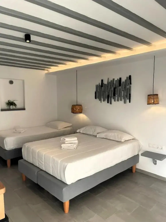 Standard Triple room with partial sea view
