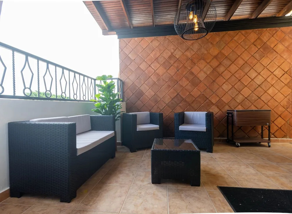 Unique & Spacious 2bdrs Luxury Condo
