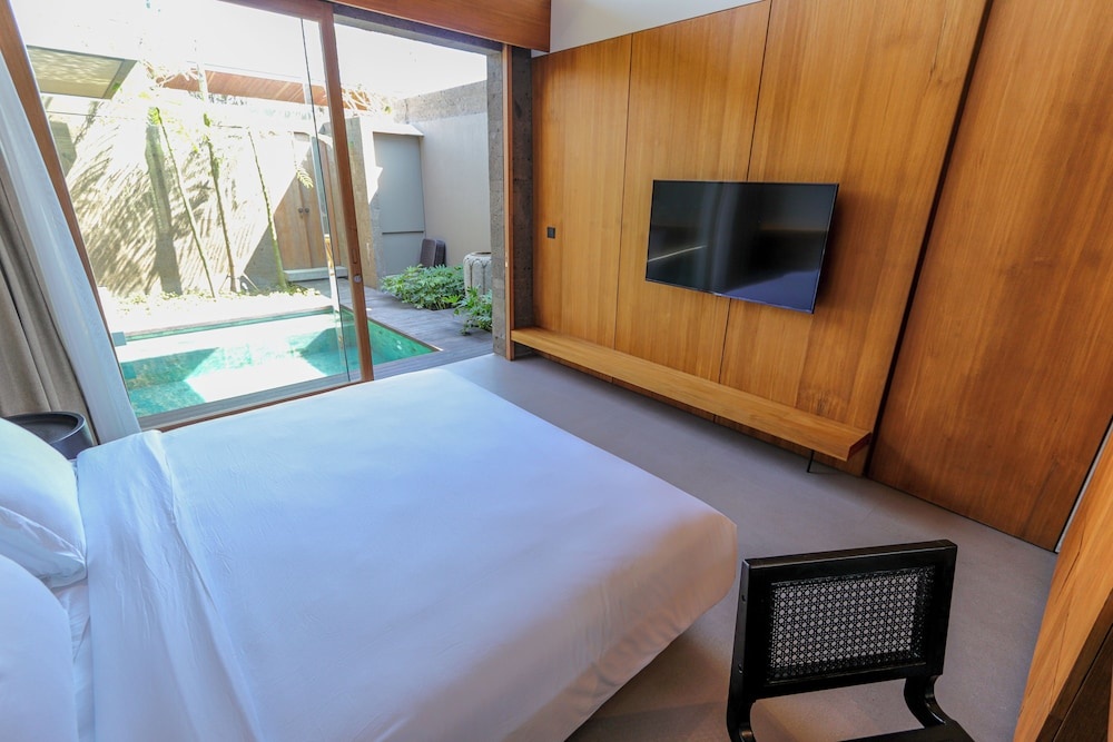 Отель Domisili Villas Canggu Bali by Fays Hospitality в Чангу