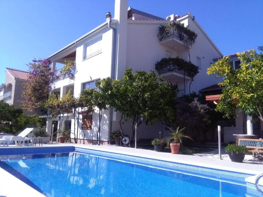 1 Bedroom Apartment with sea view