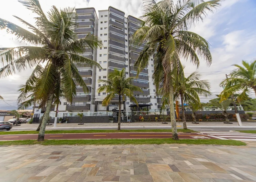 Apartamento Beira Mar com Varanda e Churrasqueira