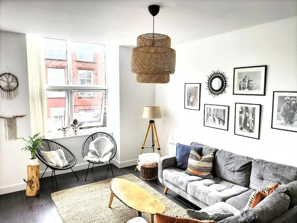 Stylish & Cosy Abode with FREE parking.