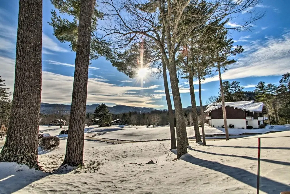 Glen Condo w/ Mountain Views: Walk to Story Land