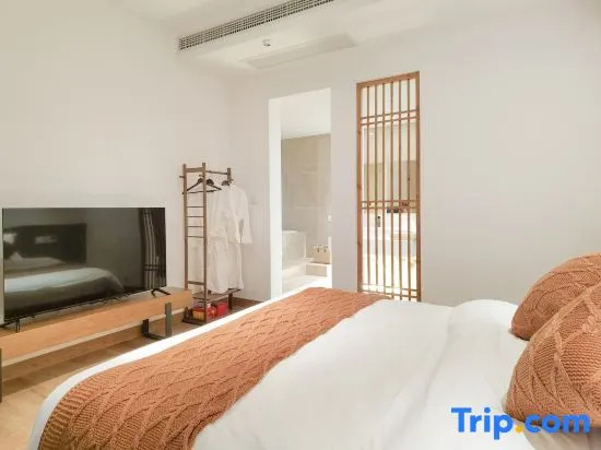 Standard Double room with courtyard view (full double bed)