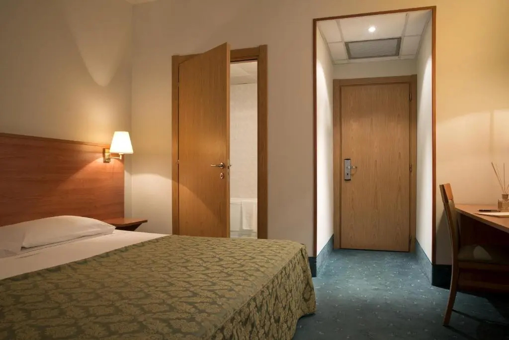 Double room (full double bed)