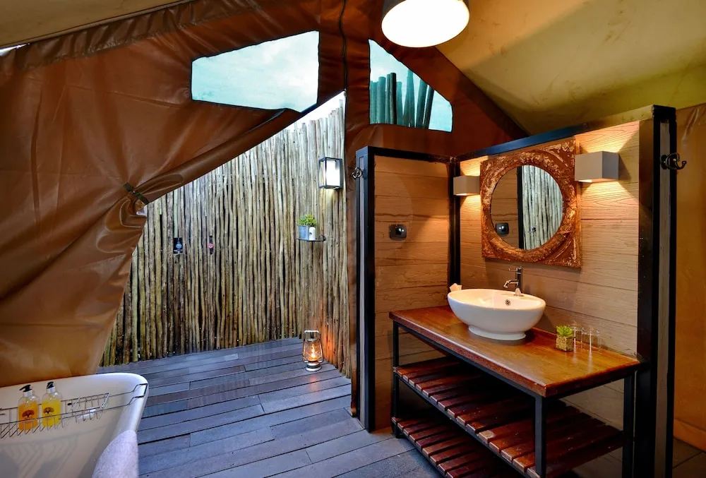 Tent with courtyard view full double bed