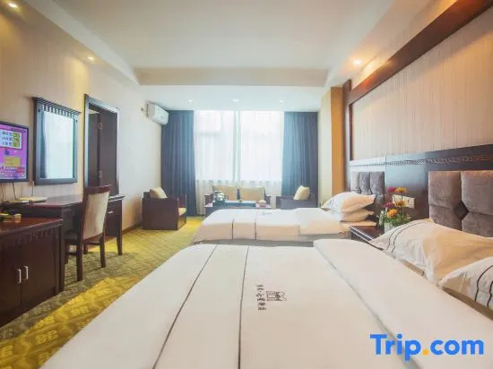 Deluxe Triple Suite