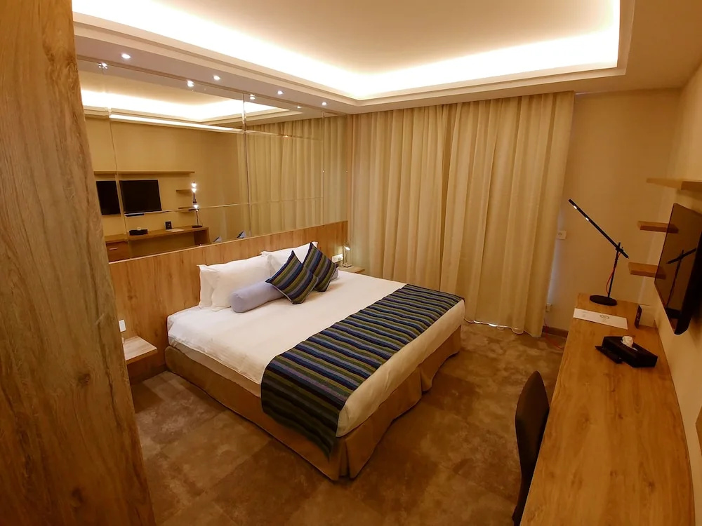 Executive Double Suite with balcony and with ocean view (full double bed)