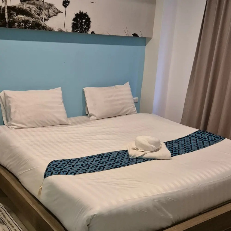 Двухместный номер Standard с балконом двуспальная кровать в Hotel The Journey Patong New