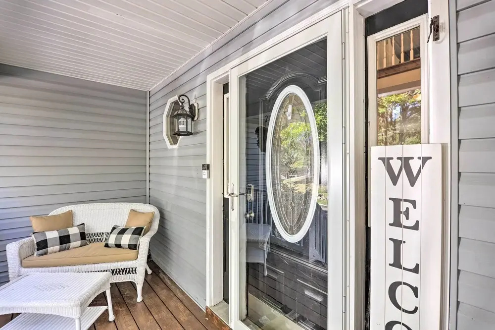 Poconos Escape w/ Hot Tub & Fire Pit