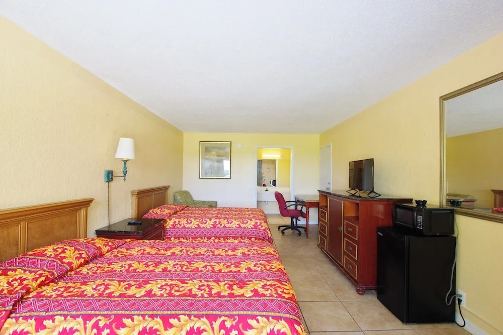 Paramount Lakeside Inn & Suites — 3