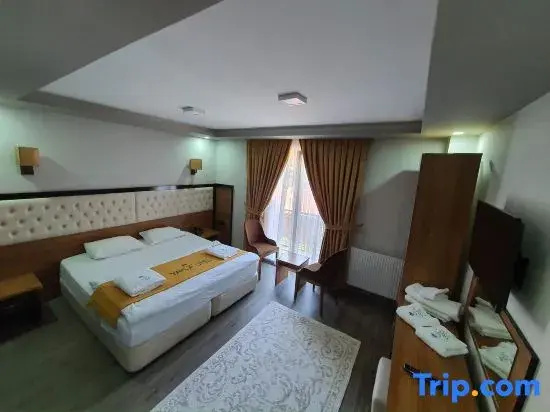 Standard Double room with river view (full double bed)