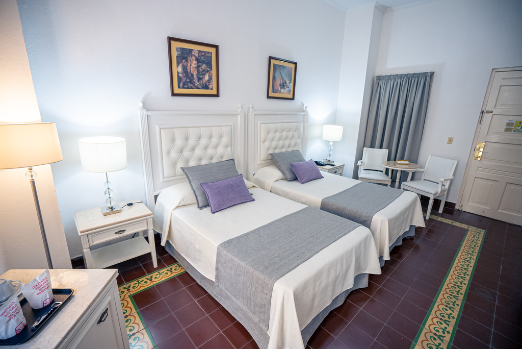 Hotel Inglaterra by null