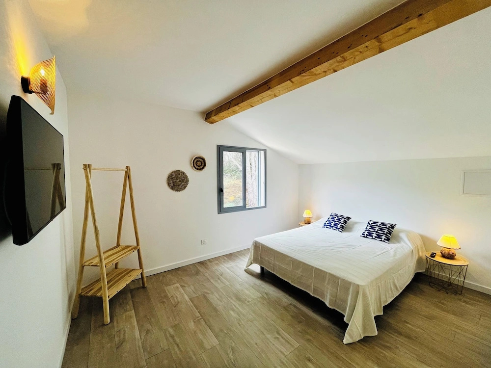 Classic Double room (full double bed)