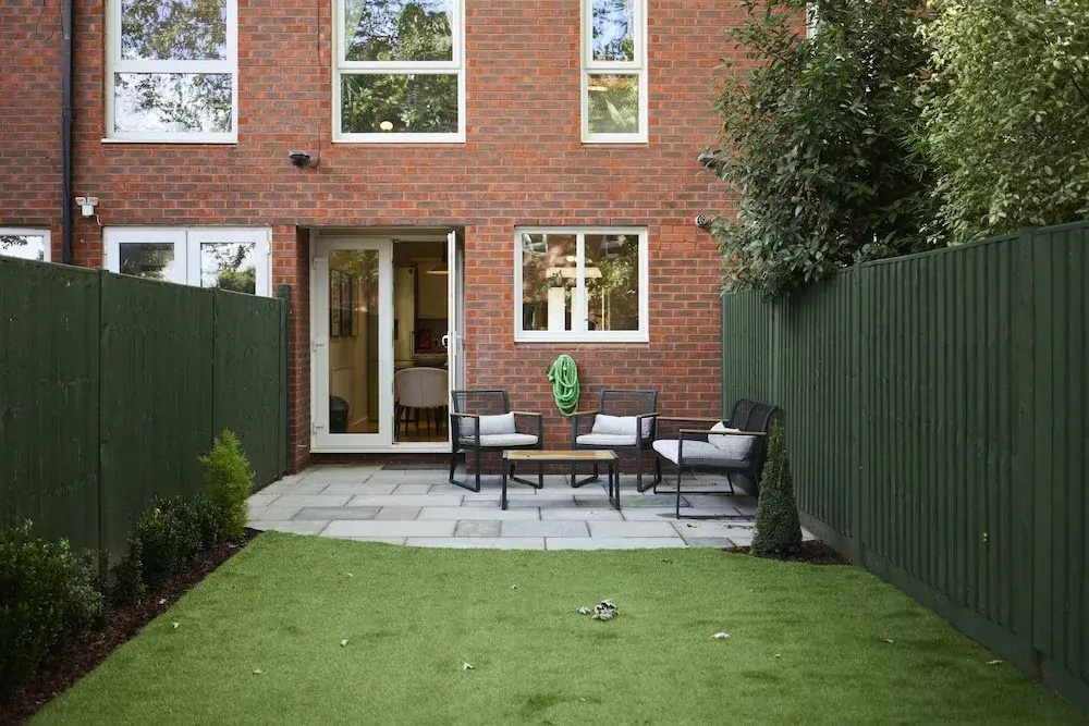 Chiswick Townhouse with Garden & Parking
