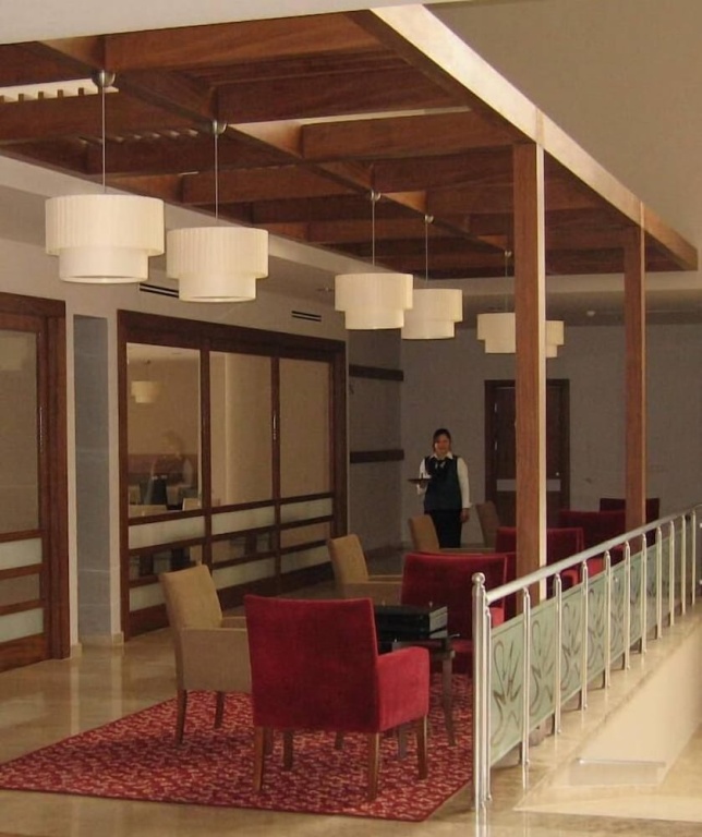 Mom Hotel - Général