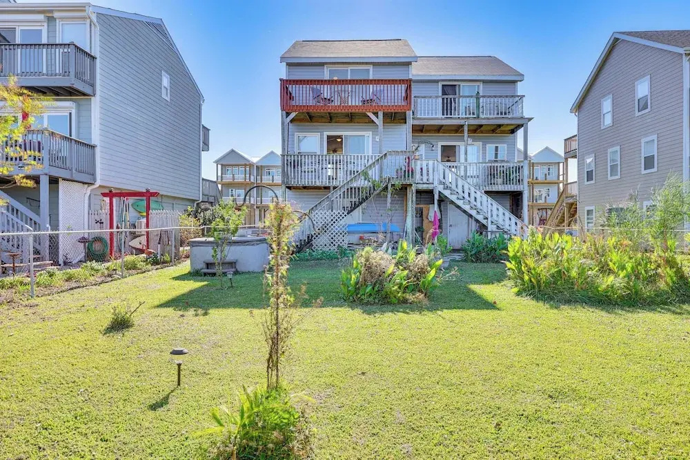 Walk to Beach: Duplex in North Topsail Beach!