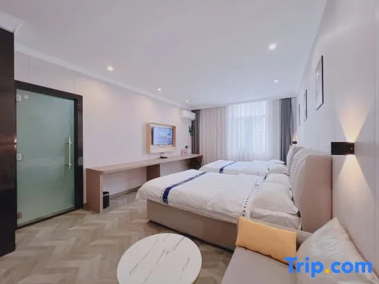 Madrigal hotel 124