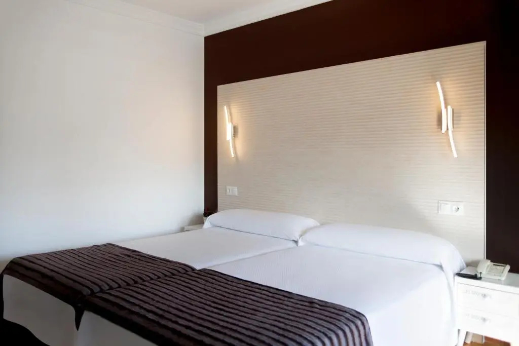 Superior Double room with balcony (full double bed)