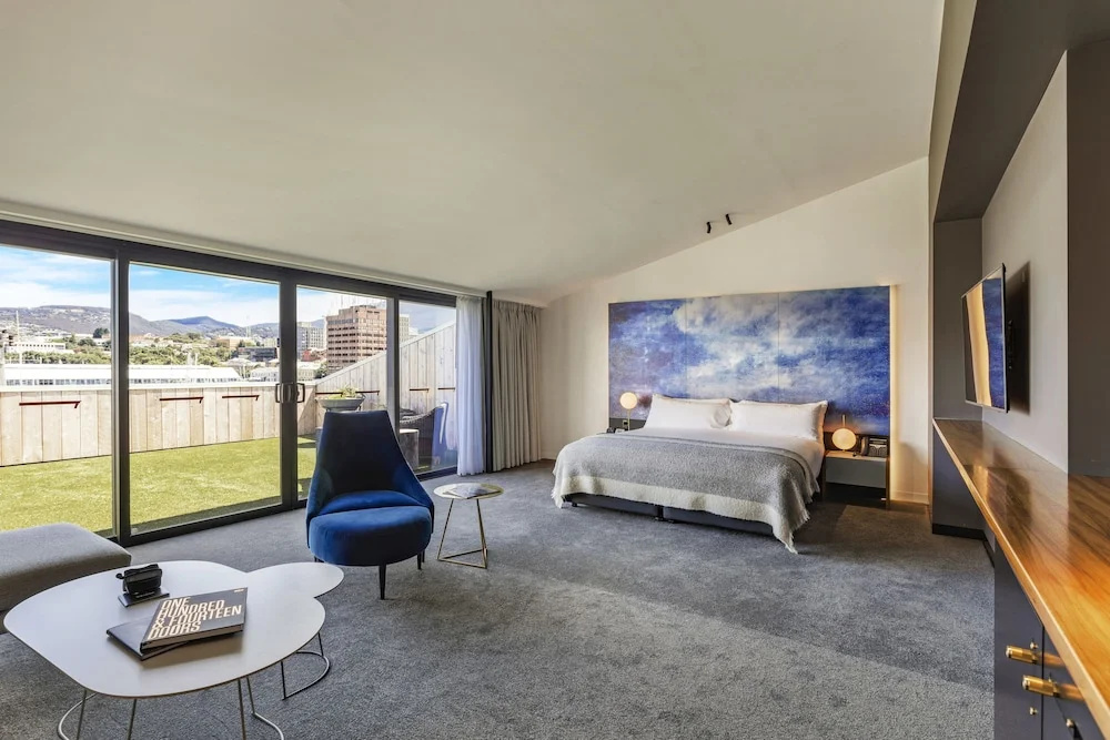 Premium Suite with balcony and with water view