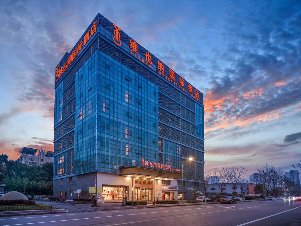 Vienna International Hotel (Nanjing Zhushan Road Metro Station) in Nanjing