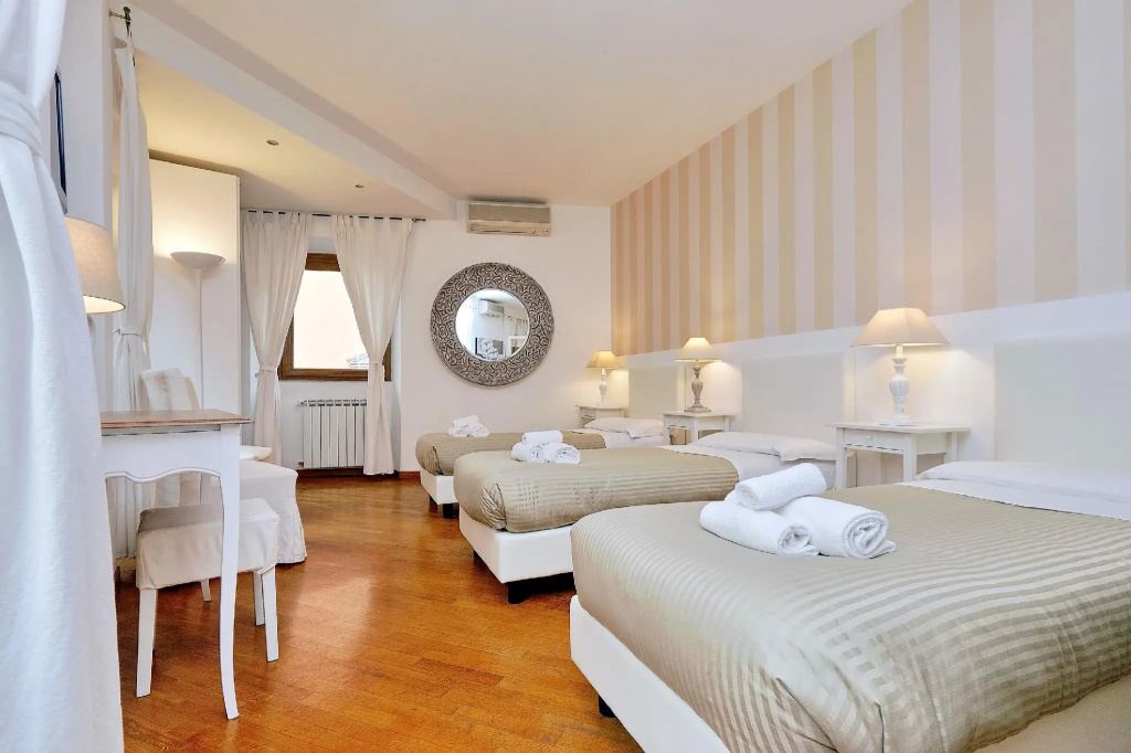 2 Bedrooms Apartment