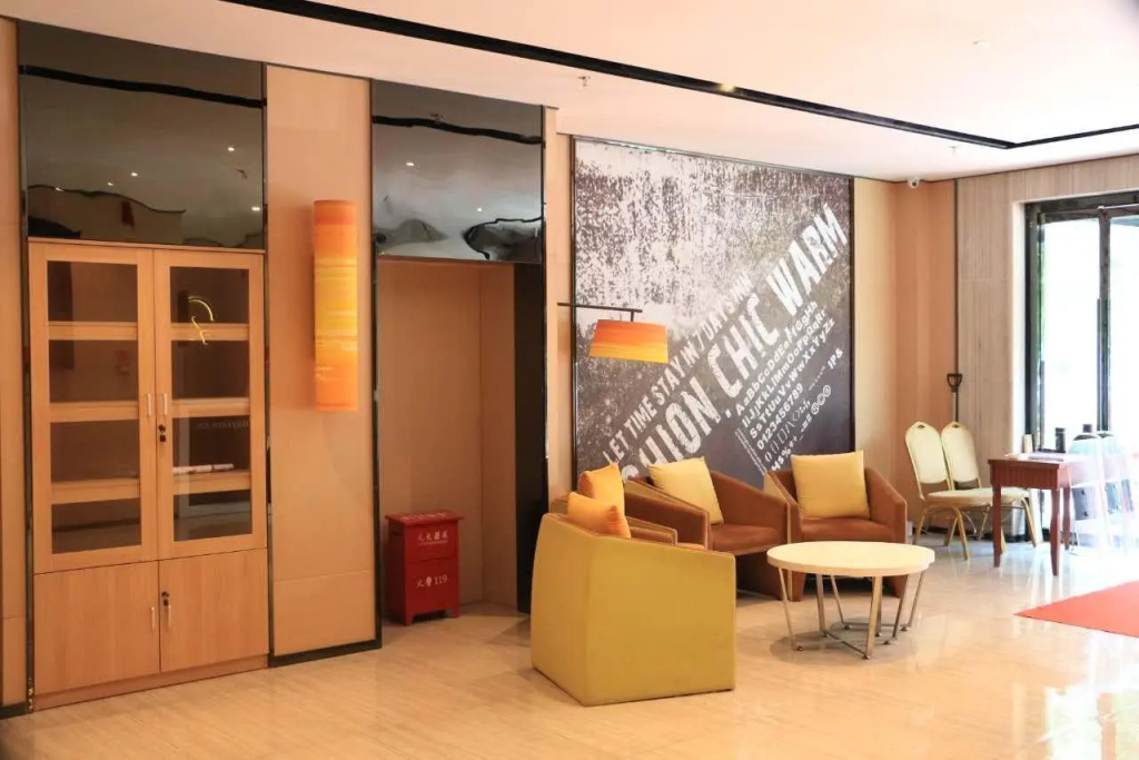 Lobby & Reception