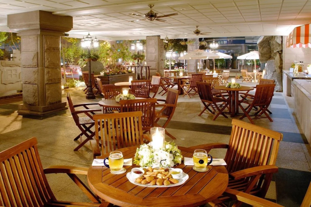 Food & Beverage