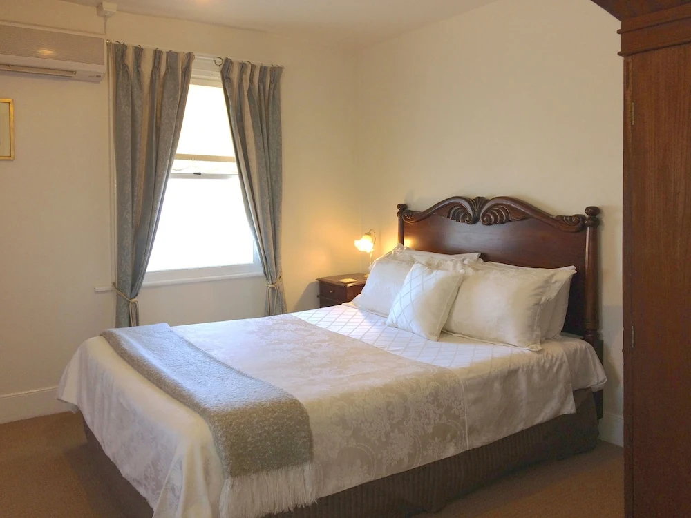 Double Suite full double bed