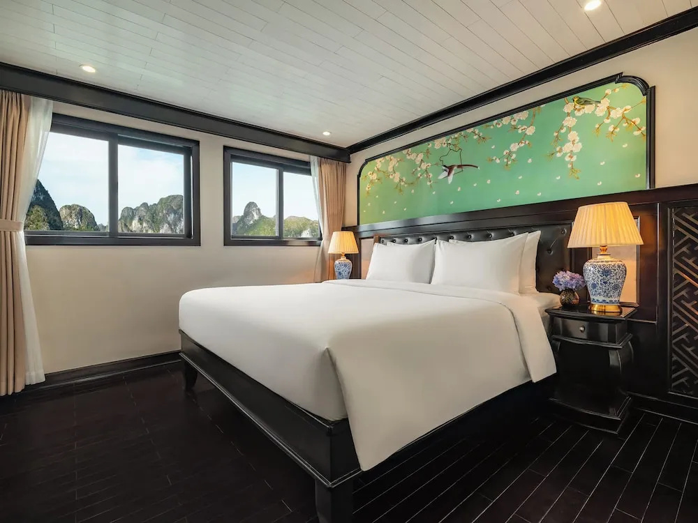 Cozy Bay Grand Cruise in Ha Long