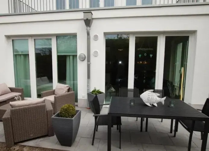 Strandperle; idyllisch gelegen mit Terrasse und Garten, für 4 Personen