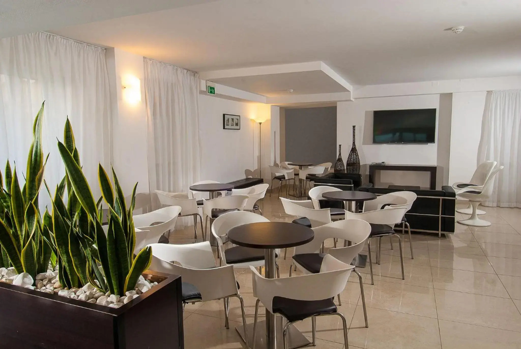 Hotel photo 12