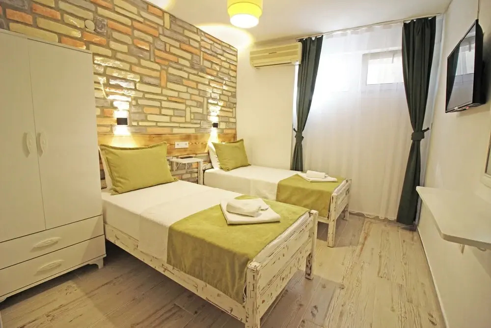 Economy Double Basement room (twin beds)