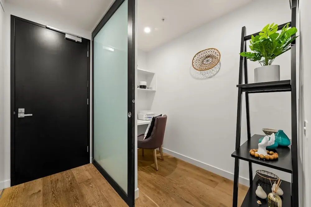StayCentral - Hawthorn East - Study, 2 Car spaces - фото 5