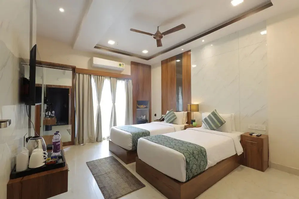 Deluxe Double room with city view (twin beds)