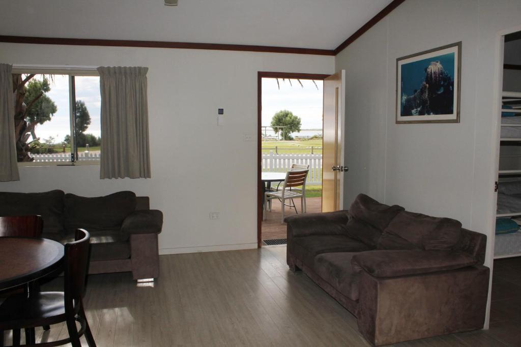 Ningaloo Coral Bay Backpackers by null
