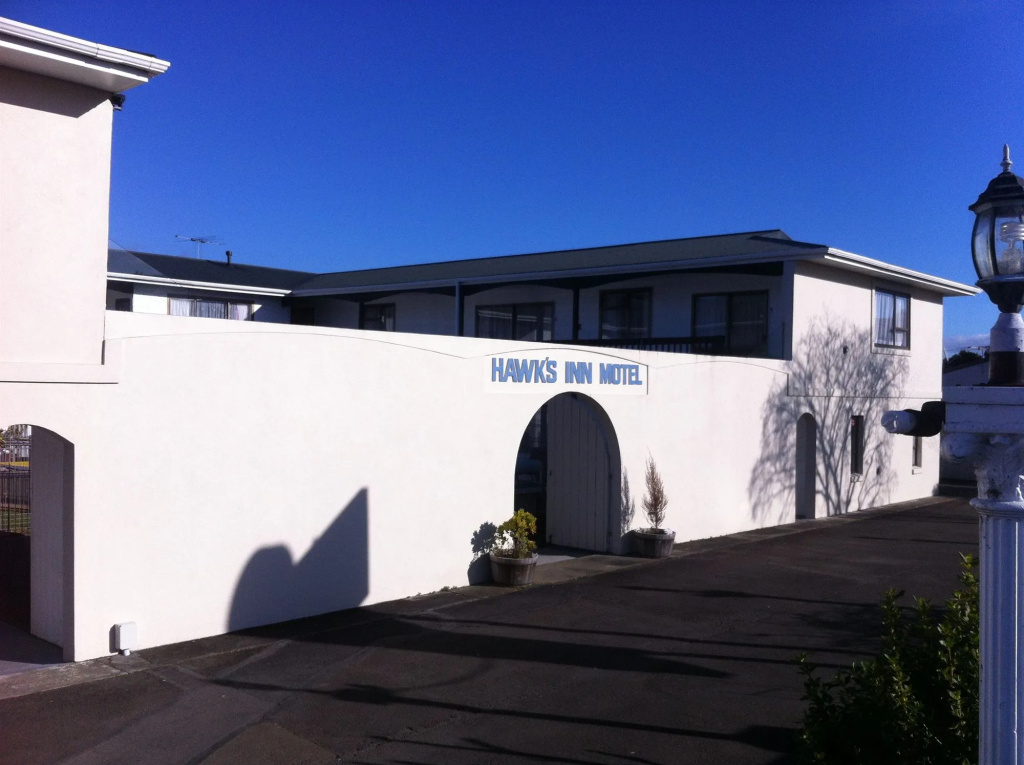 Hawks Inn Motel