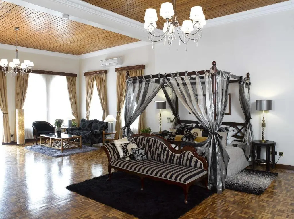 House of Waine - Général