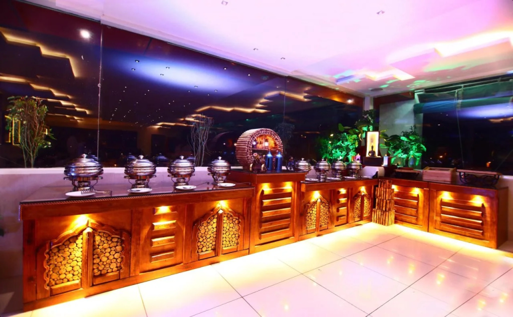 Food & Beverage