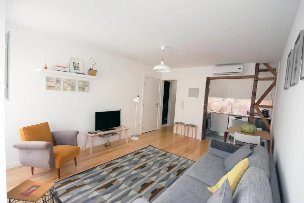 2 Bedrooms Apartment