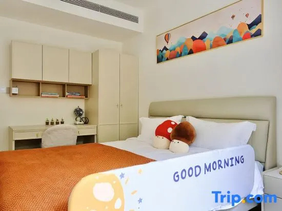 3 Bedrooms Apartment with garden view