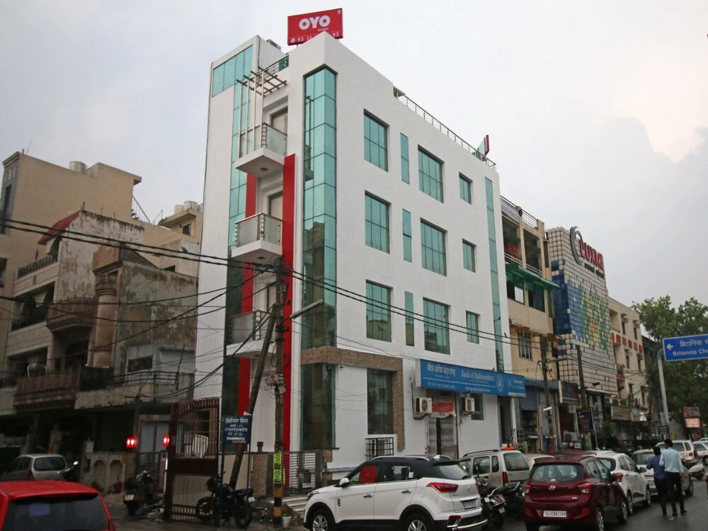 Flagship Kings Stay Near M2k Cinemas Rohini