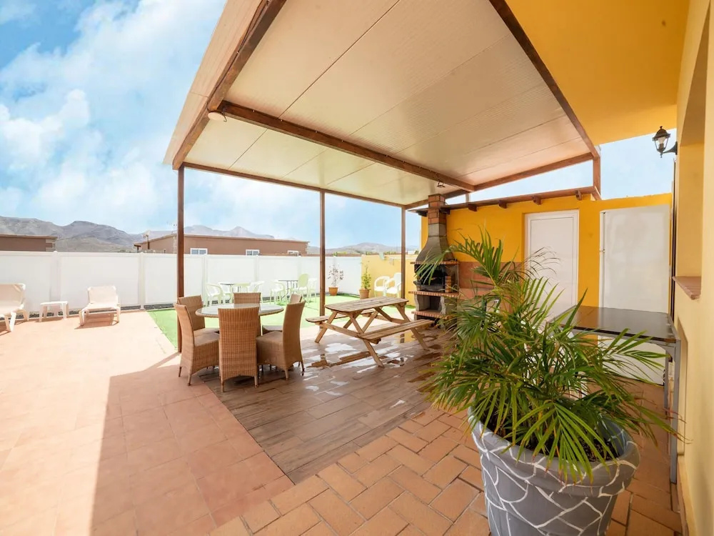 Lovely & Spacious Holiday Home With Private Swimming Pool