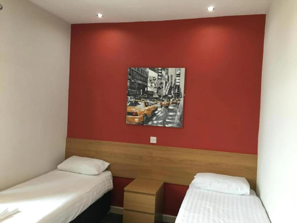 OYO Wave Crest Hotel — 5