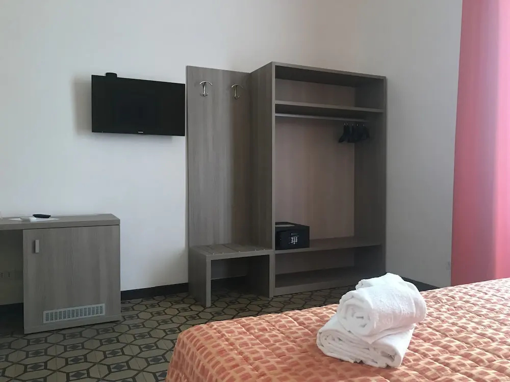 Standard Double room with balcony (full double bed)
