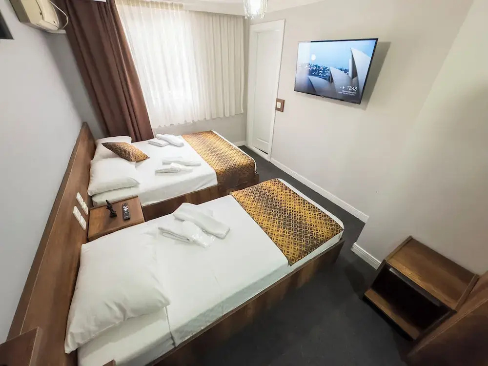 Standard Triple room with city view