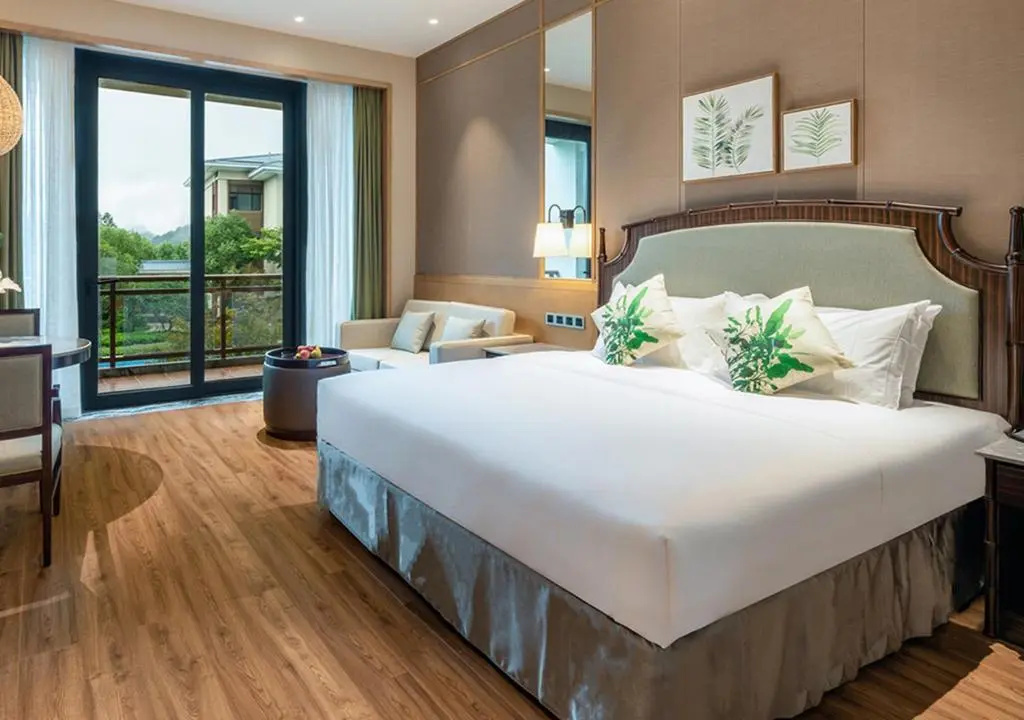 Deluxe Double room with garden view (full double bed)